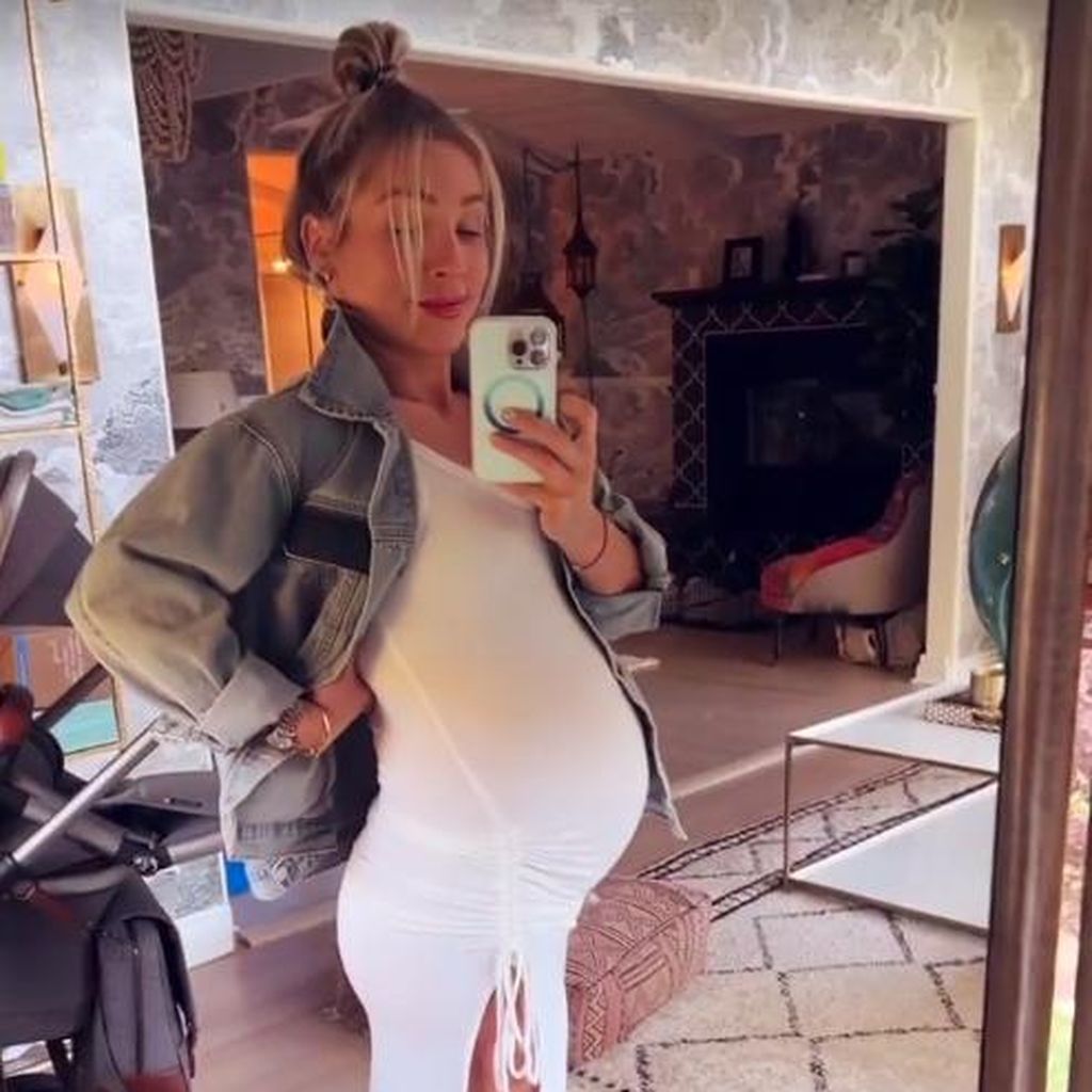 Sharna Burgess im April 2022