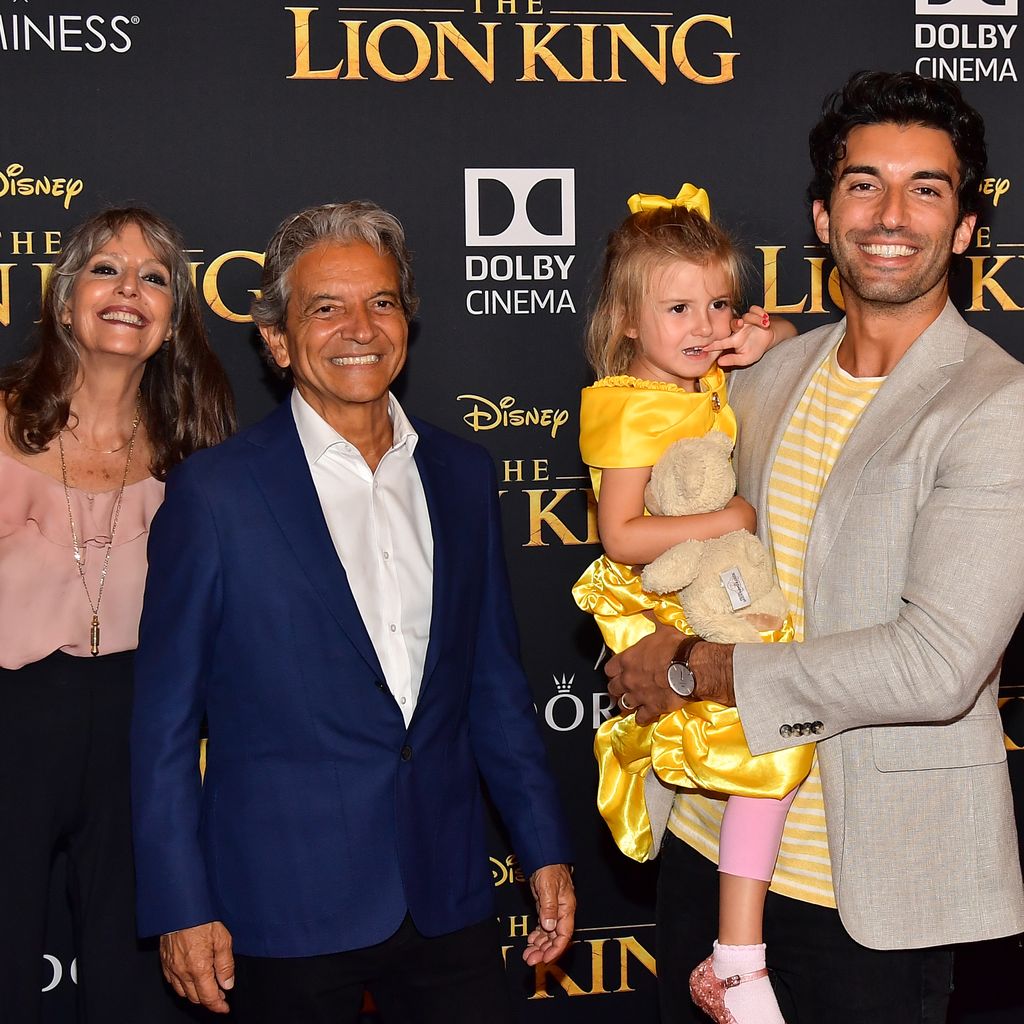 Sharon Baldoni, Sam Baldoni, Maiya Grace Baldoni und Justin Baldoni bei der Premiere von Disneys "The Lion King" im Dolby Theatre