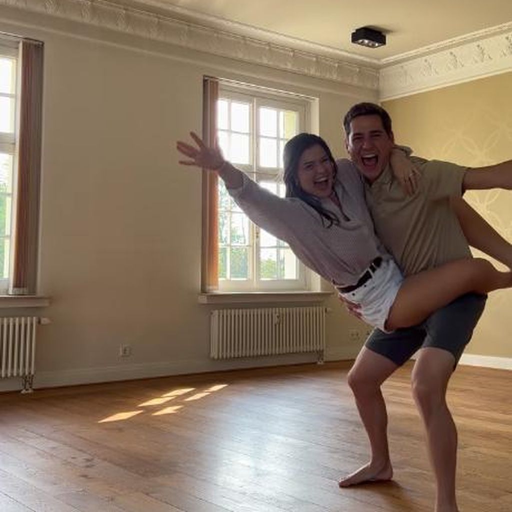 Sharon Berlinghoff und Timothy Boldt in ihrer neuen Wohnung