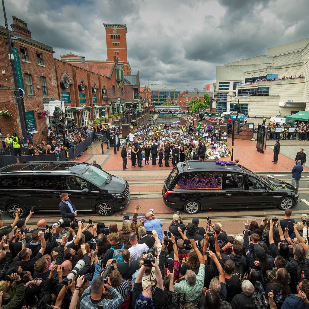 Sharon, Jack, Kelly und Aimee Osbourne nehmen in Birmingham Abschied von Ozzy Osbourne, Juli 2025