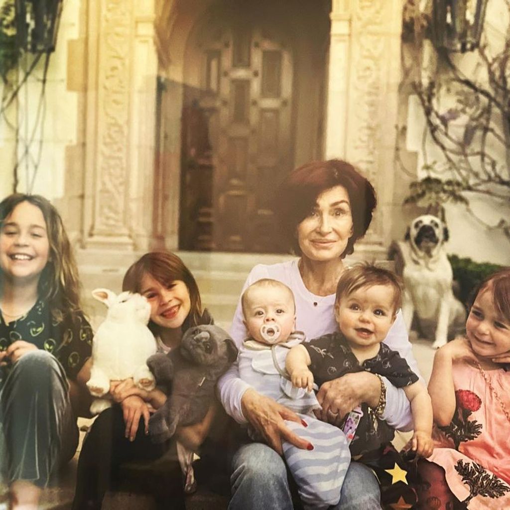 Sharon Osbourne mit ihren Enkelkindern