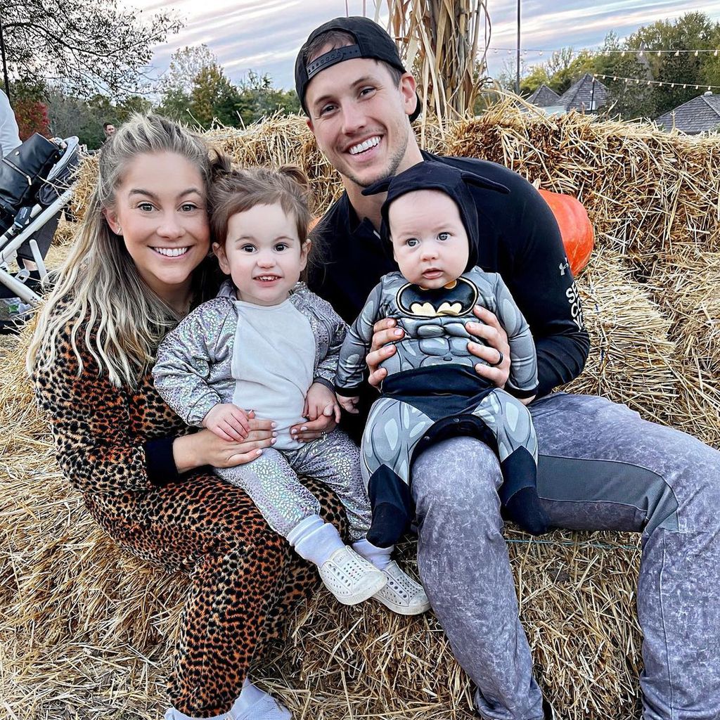 Shawn Johnson East mit ihrem Mann Andrew und ihren Kindern Drew Hazel und Jett James