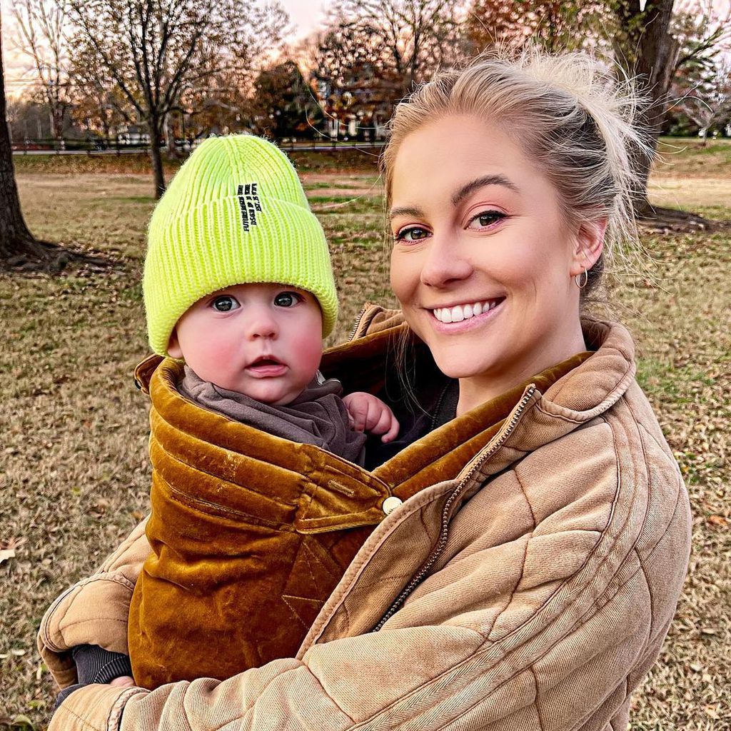 Shawn Johnson East mit ihrem Sohn Jett James