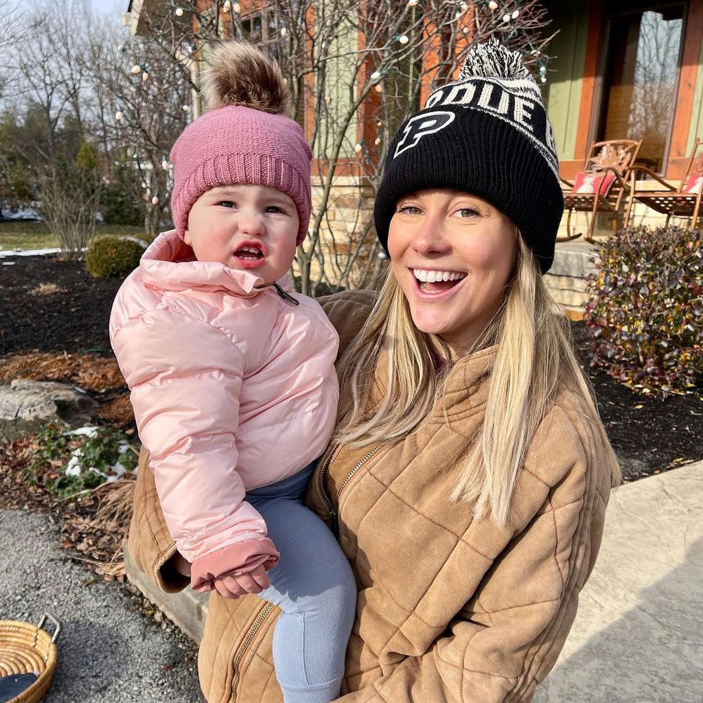 Shawn Johnson East mit ihrer Tochter