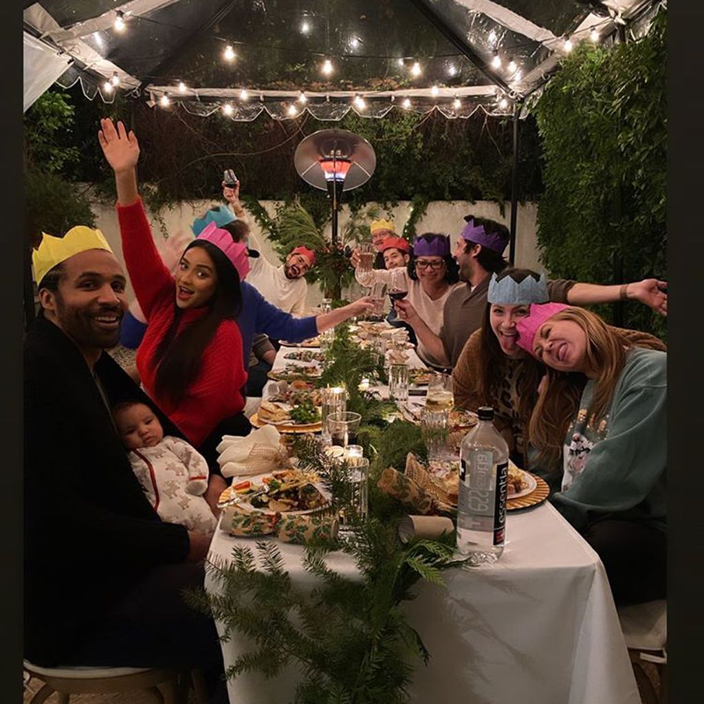 Shay, Matte, Atlas und ihre Freunde am ersten Weihnachtstag