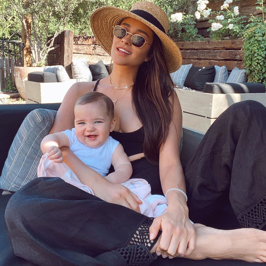 Shay Mitchell und ihre Tochter Atlas