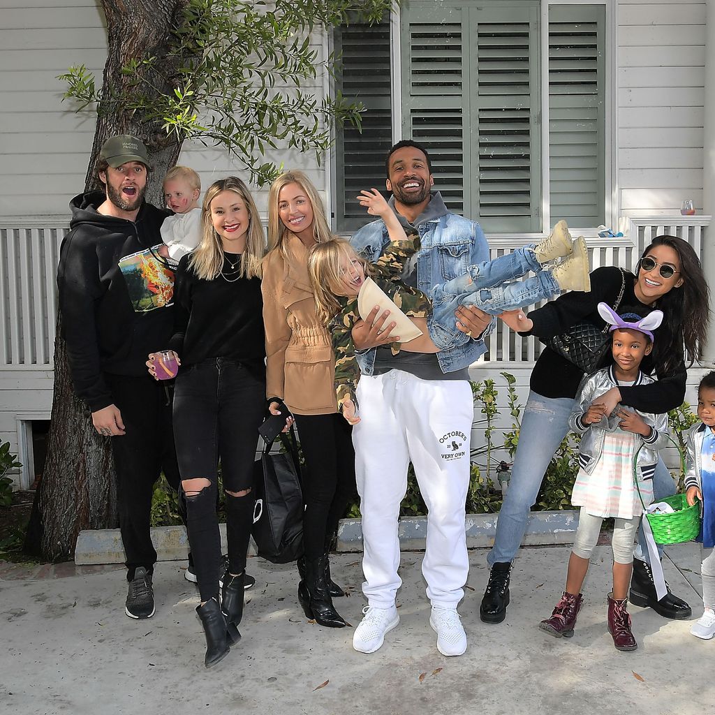 Matte Babel und Shay Mitchell (r.) mit Familie und gemeinsamen Freunde in Kalifornien
