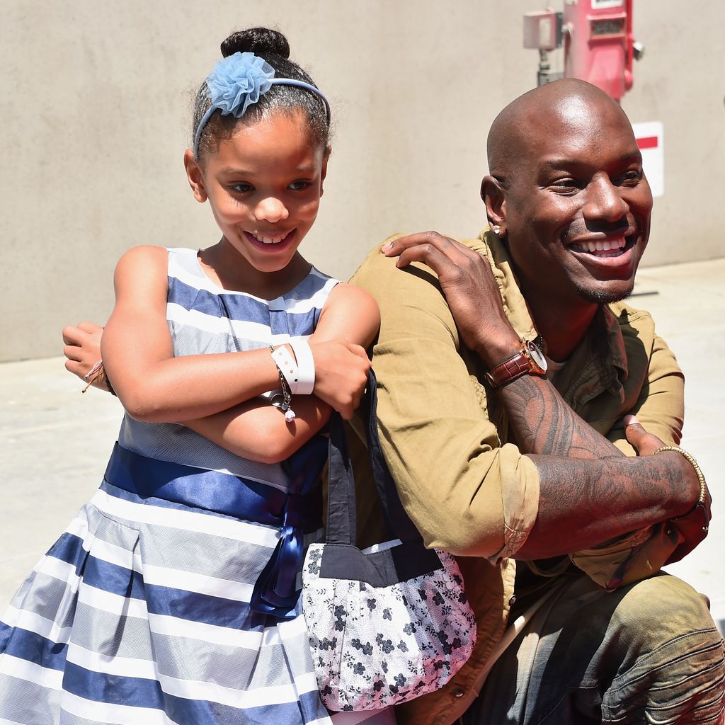 Shayla Somer Gibson und Tyrese Gibson vor der "Fast & Furious"-Attraktion in den "Universal Studios"