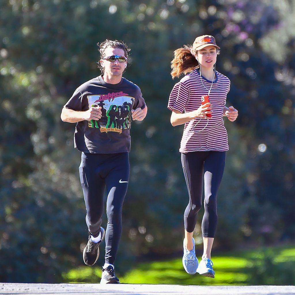 Shia LaBeouf und Margaret Qualley in Pasadena im Dezember 2020