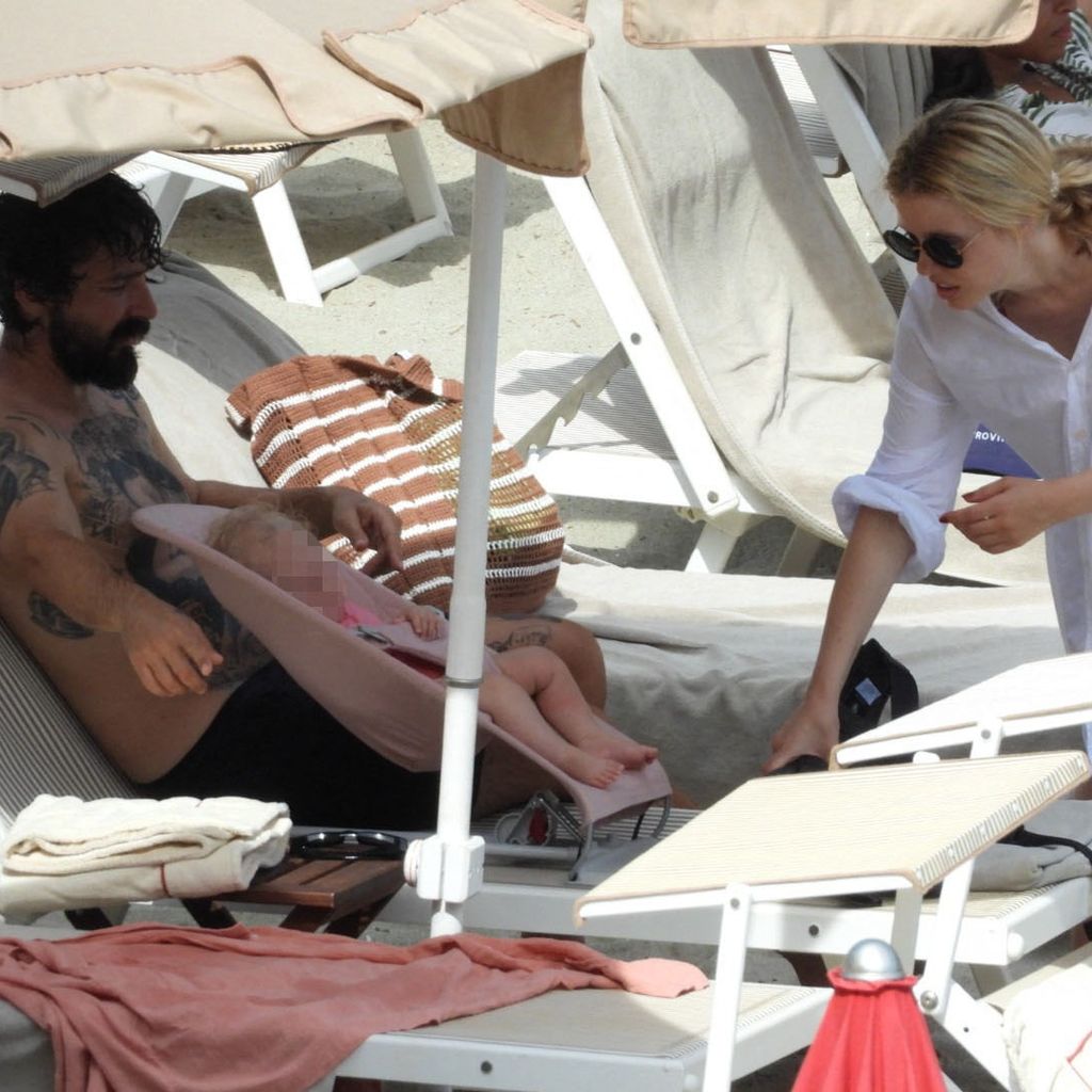 Shia LaBeouf, Mia Goth und ihr Baby im September 2022
