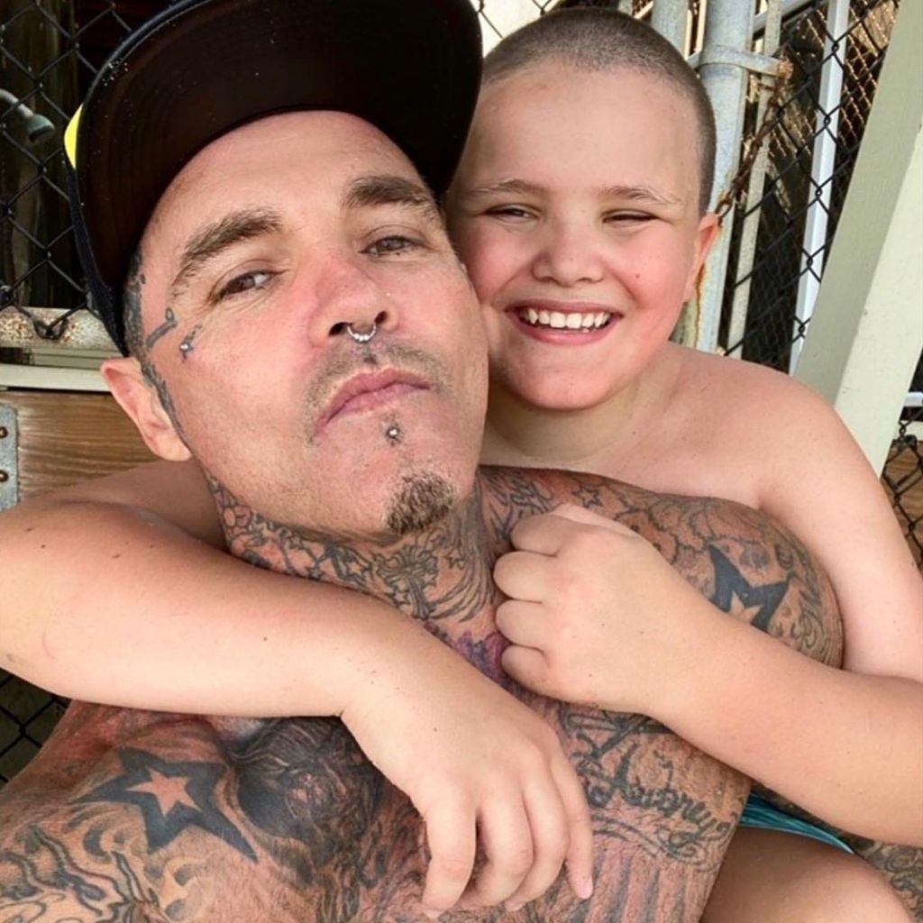 Shifty Shellshock und sein Sohn im August 2021