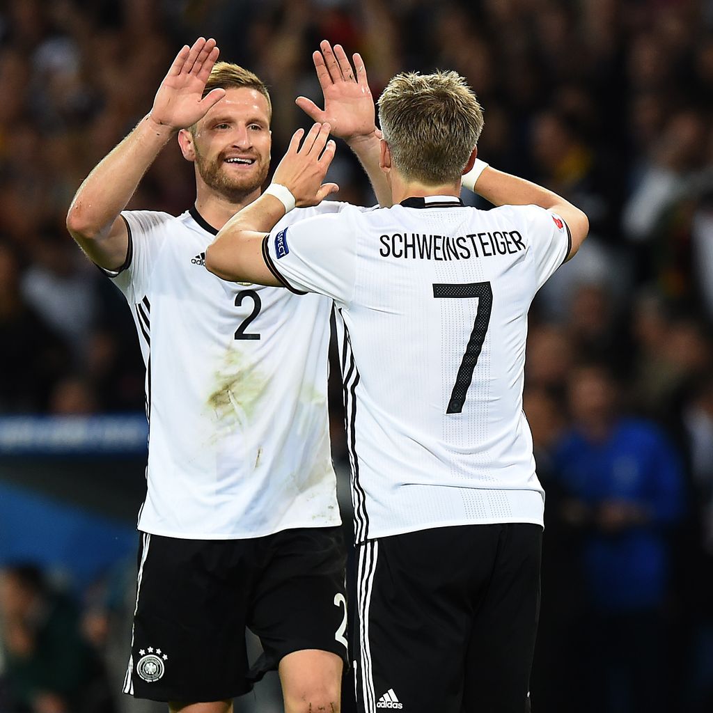Mustafi und Schweinsteiger im 1. EM-Spiel 2016