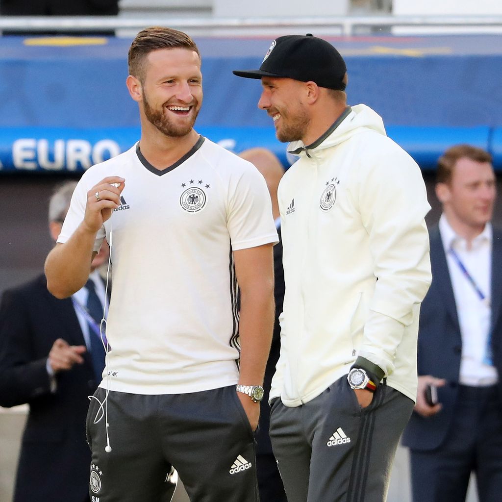 Shkodran Mustafi (l.) & Lukas Podolski vor dem Spiel Deutschland gegen Italien bei der EM 2016