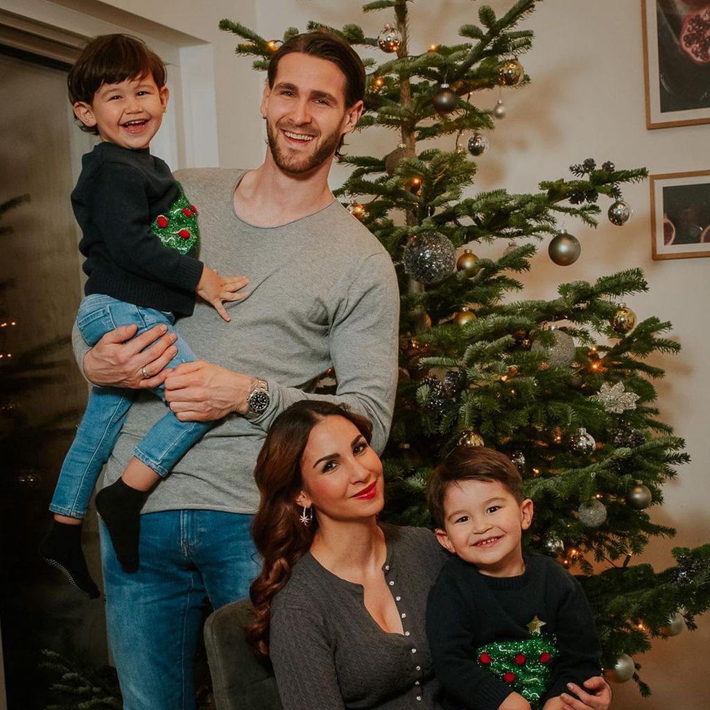 Sila Sahin mit ihrem Mann Samuel und den Kids
