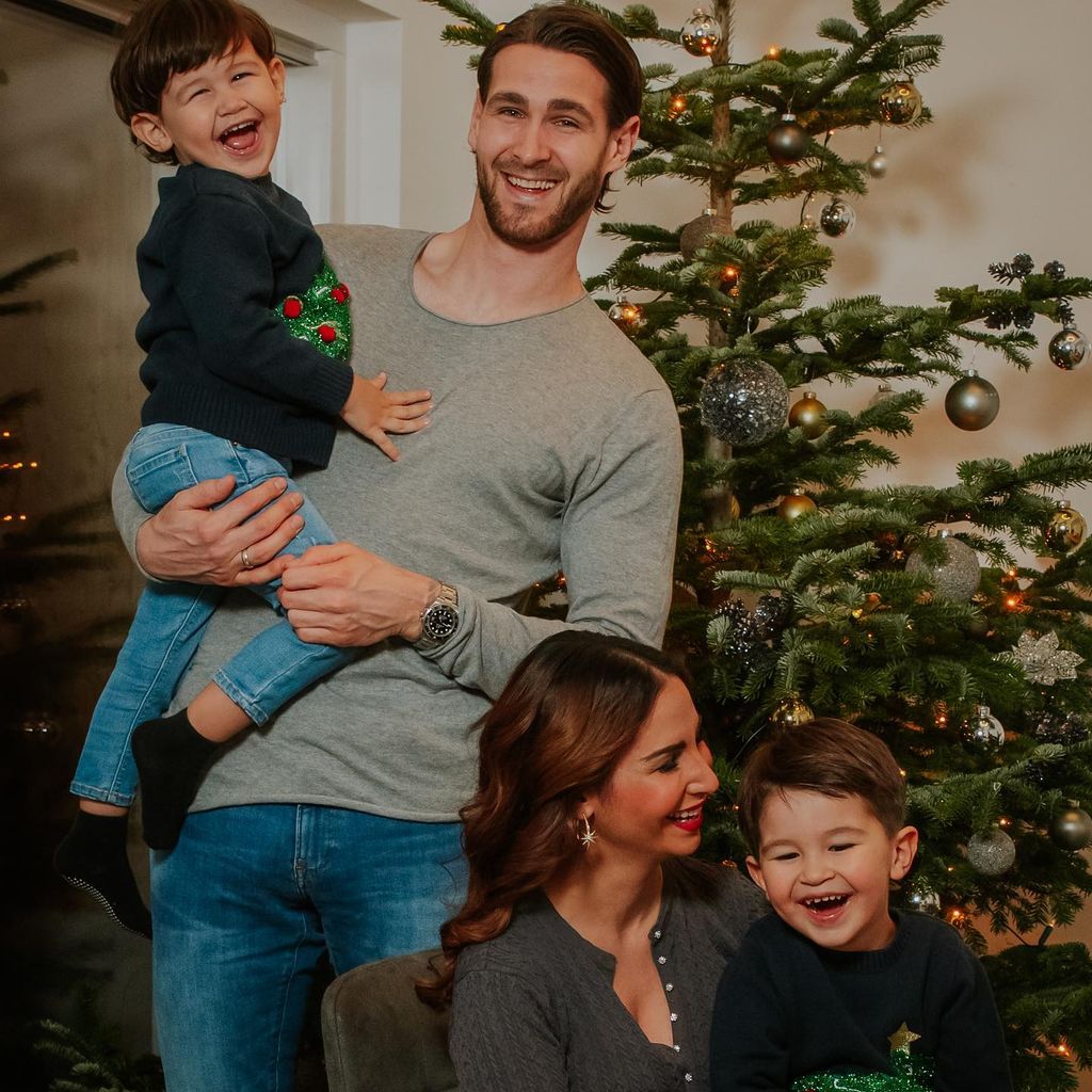 Sila Sahin-Radlinger mit ihrer Famile an Weihnachten 2021
