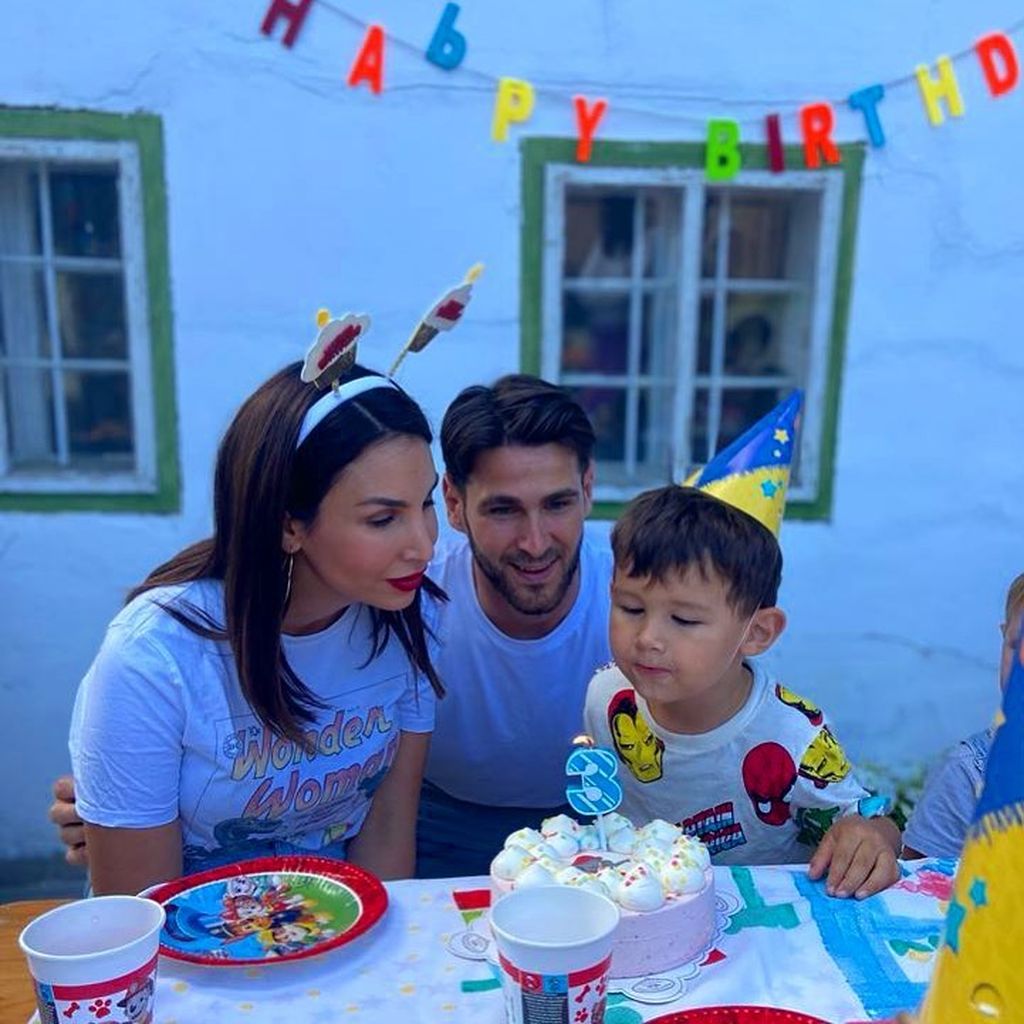 Sila Sahin, Samuel Radlinger und ihr Sohn Noah