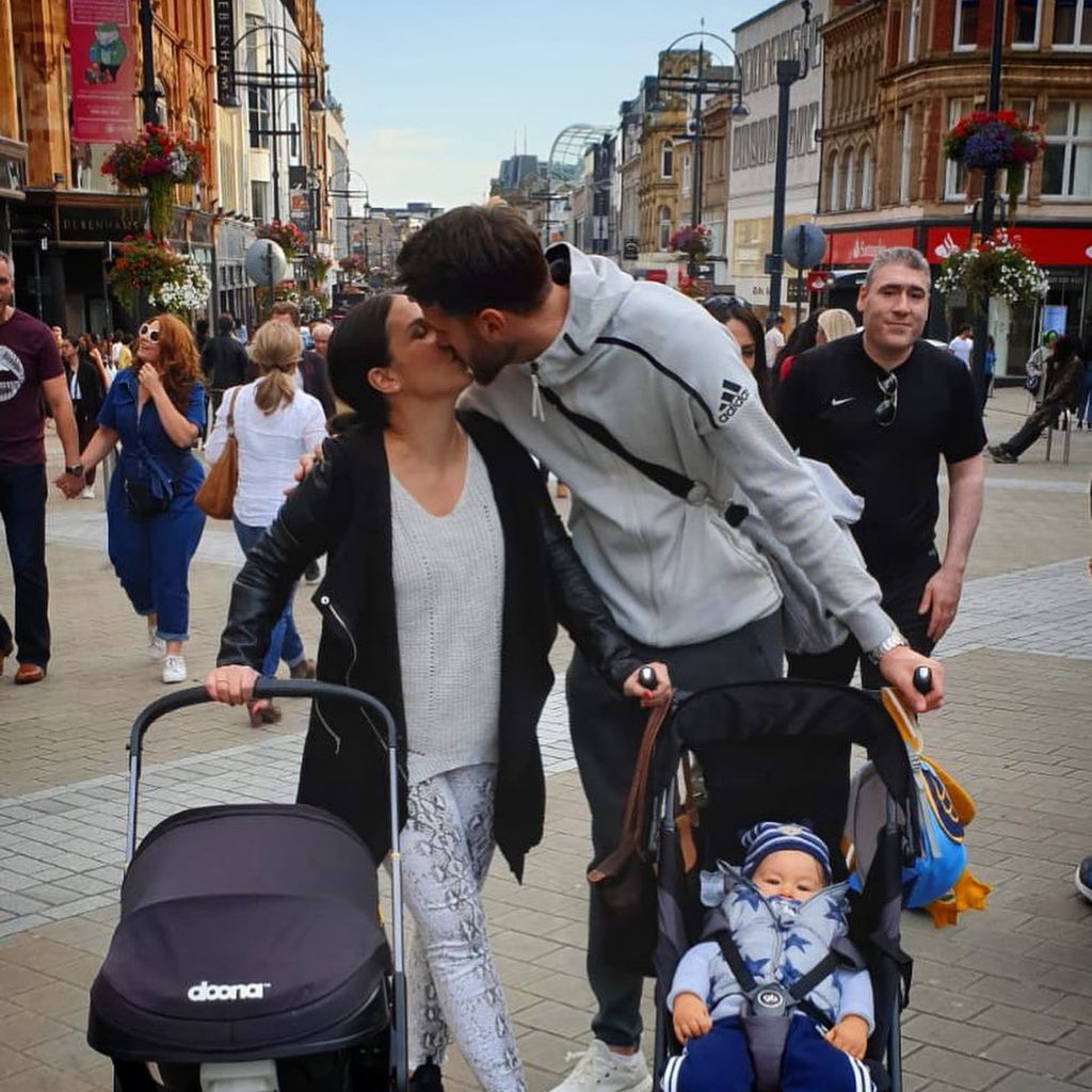 Sila Sahin und Samuel Radlinger mit ihren beiden Kindern im September 2019
