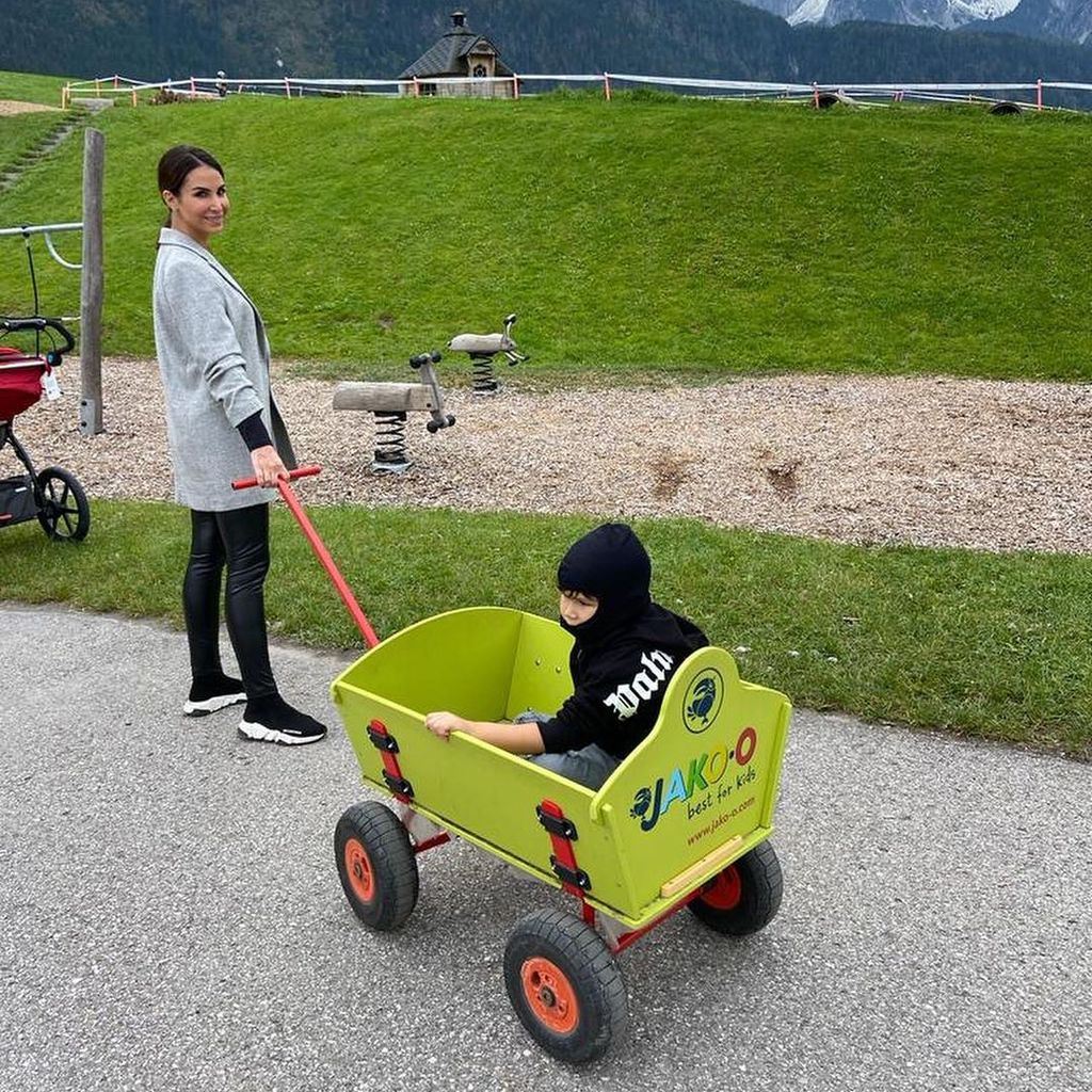 Sila Sahin mit ihrem Sohn im Oktober 2022