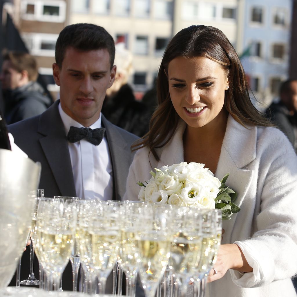 Simon Zoller und Laura Wontorra bei ihrer standesamtlichen Hochzeit in Köln, 2016