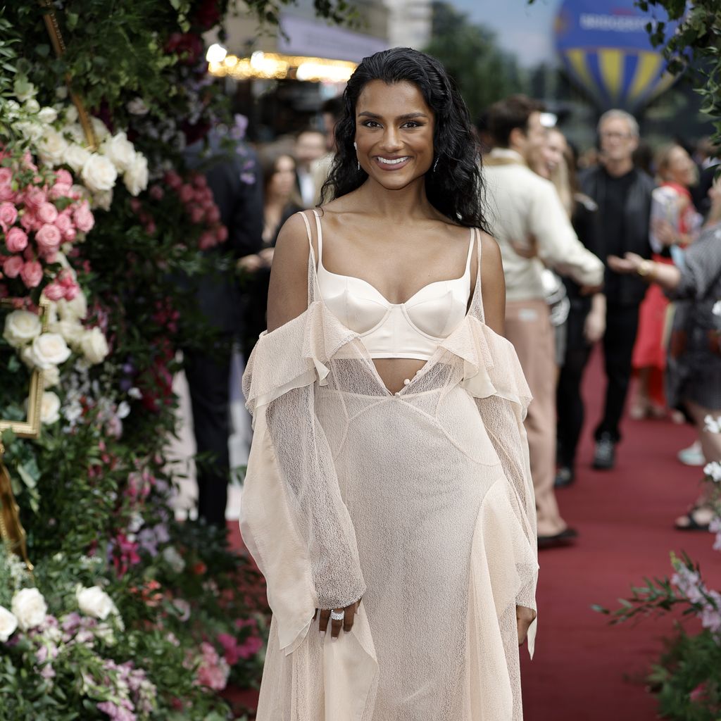 Simone Ashley, Schauspielerin