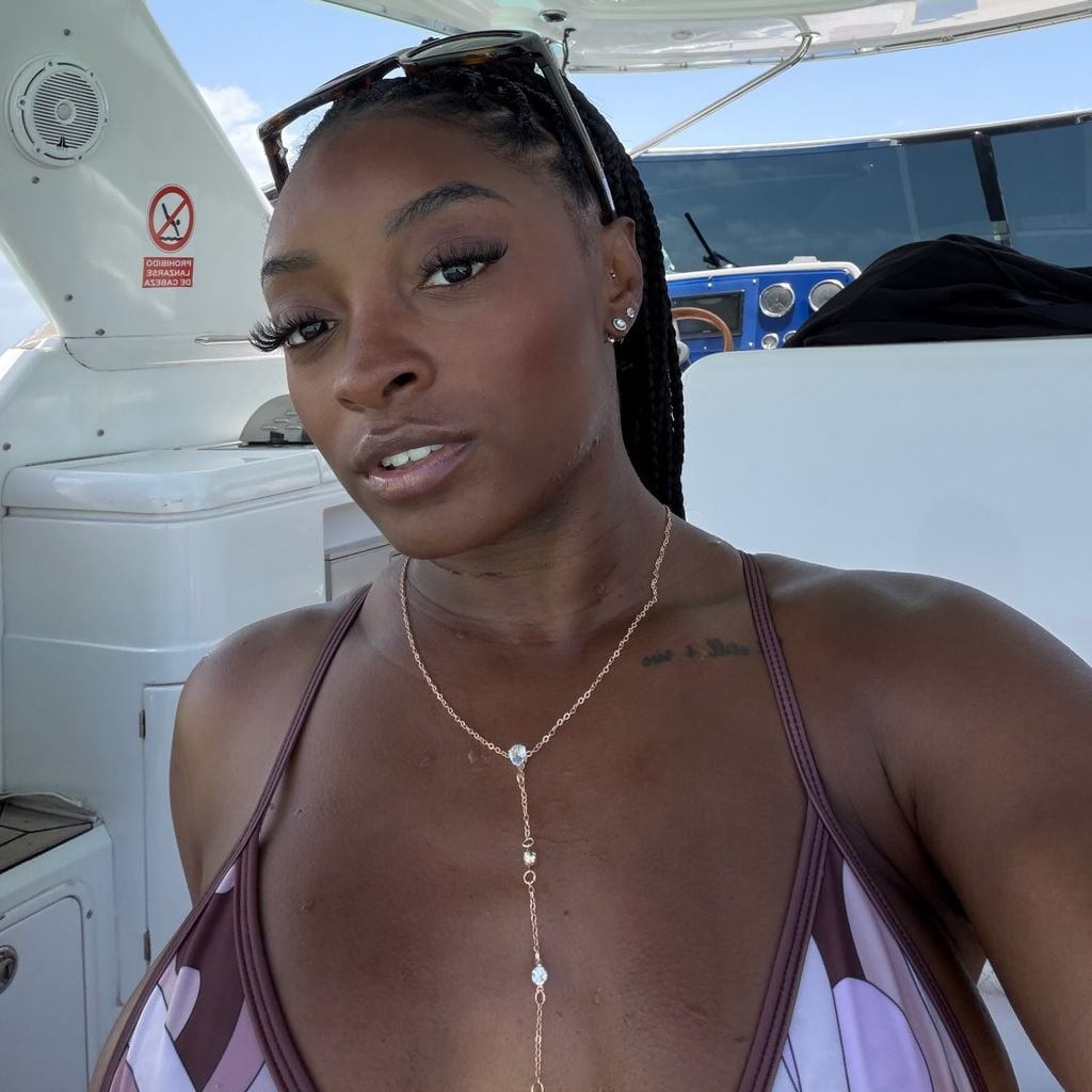 Simone Biles im Bikini im Juli 2026