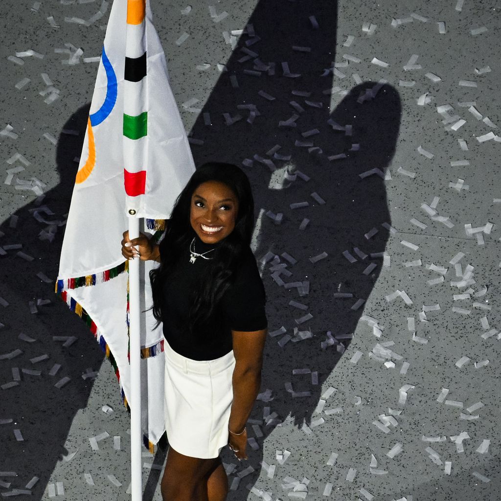 Simone Biles bei der Abschlusszeremonie der Olympischen Spiele 2024