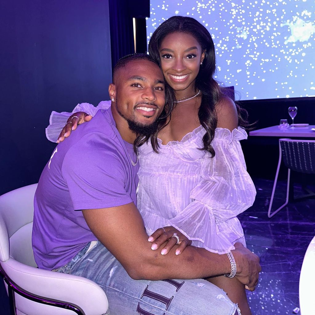 Simone Biles mit ihrem Mann Jonathan Owens im Juli 2023