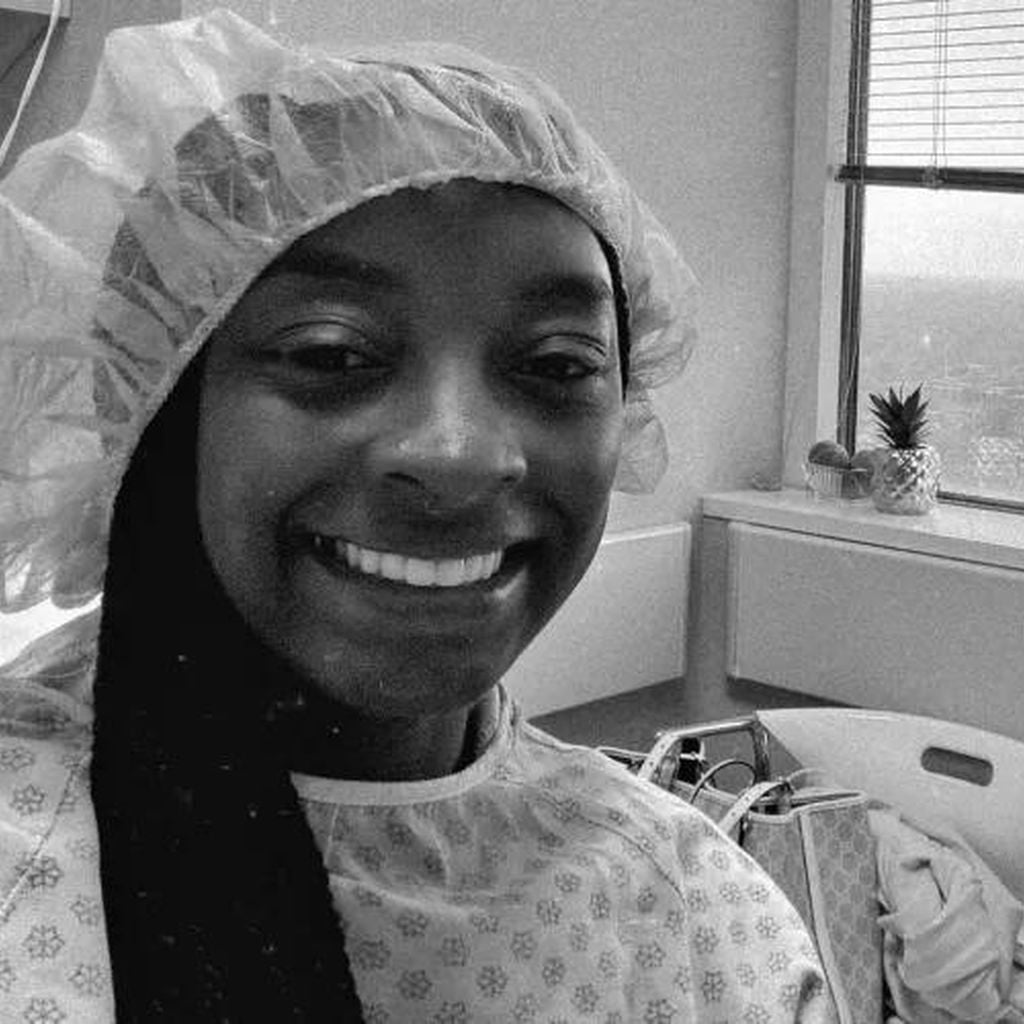 Simone Biles und Jonathan Owens im Krankenhaus im Juli 2026
