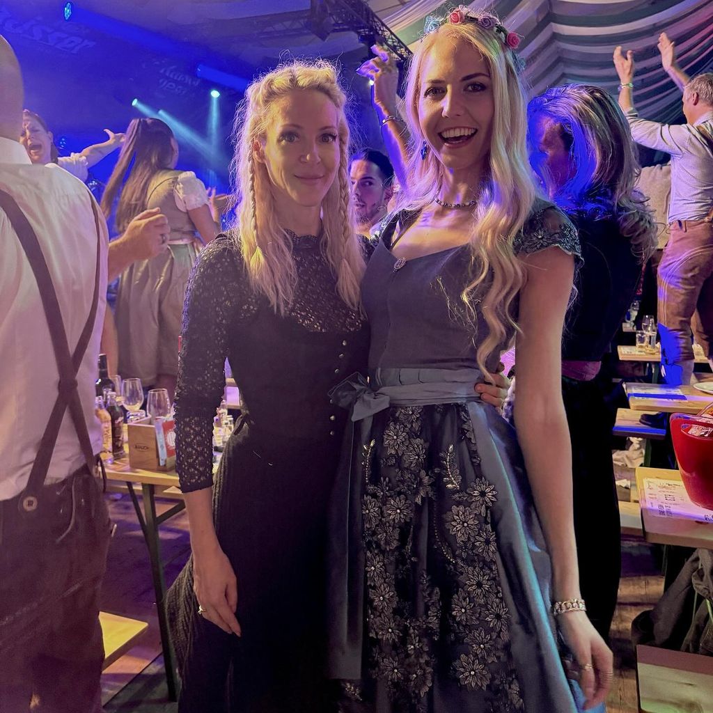 Simone Lugner und Beatrice Turin im Oktober 2024