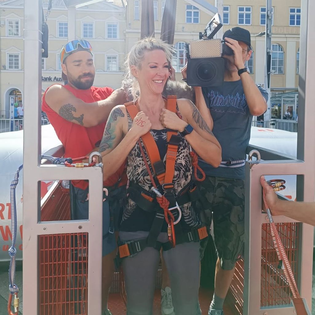 Simone Lugner beim Bungeesprung im Juni 2025