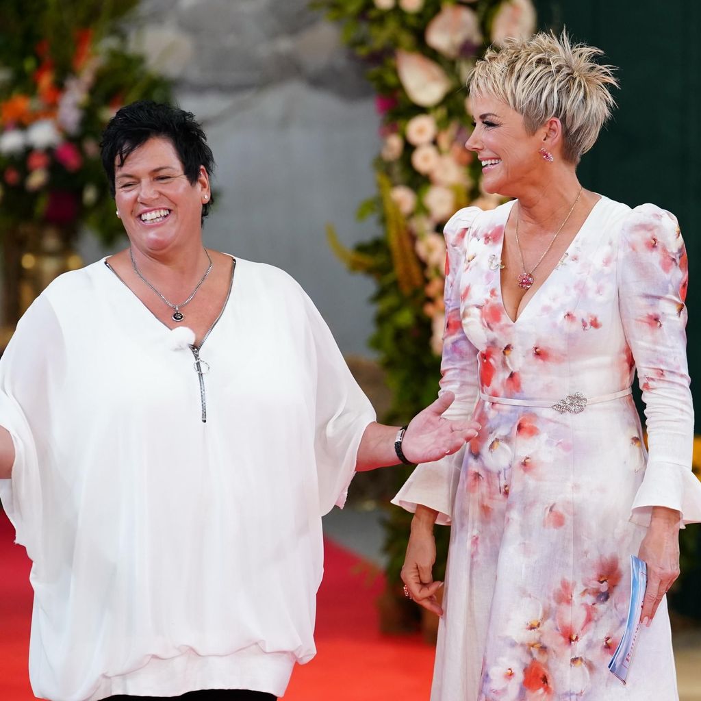 Simone und Inka Bause beim Scheunenfest von "Bauer sucht Frau" Staffel 21