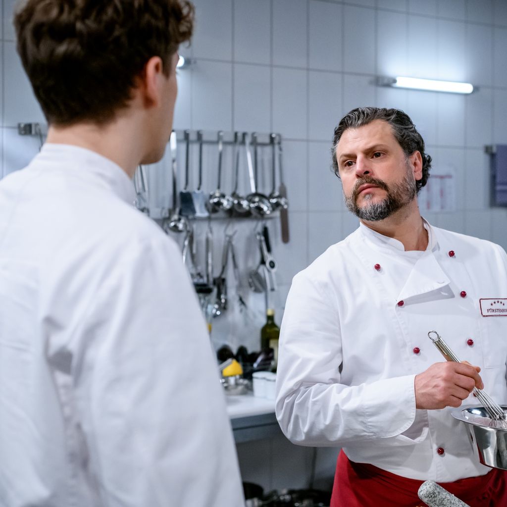 Sinan (Roberto Capasso) mit Fernando (Manuel Cortez) in "Sturm der Liebe"