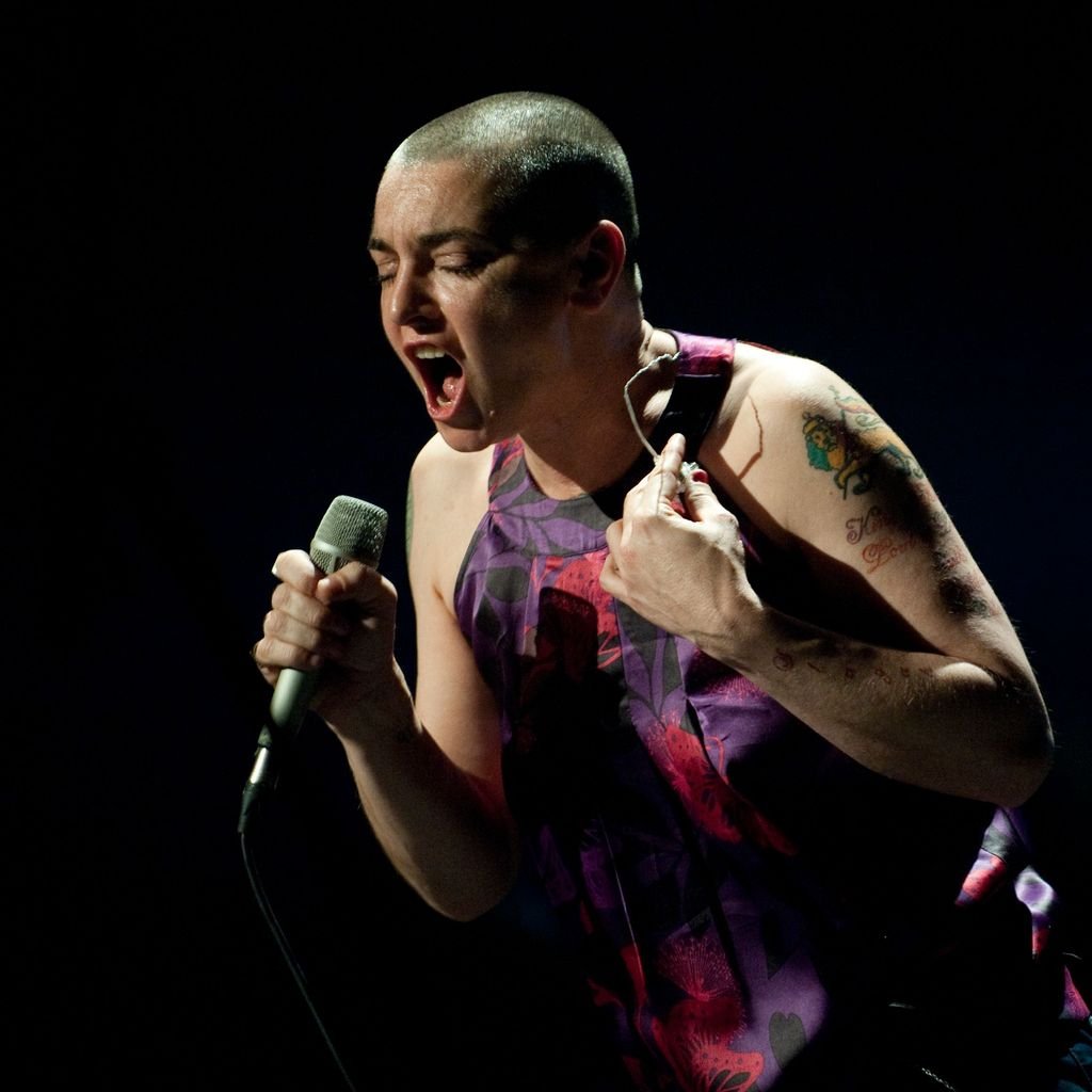 Sinéad O'Connor bei einem Konzert in Brüssel im April 2012
