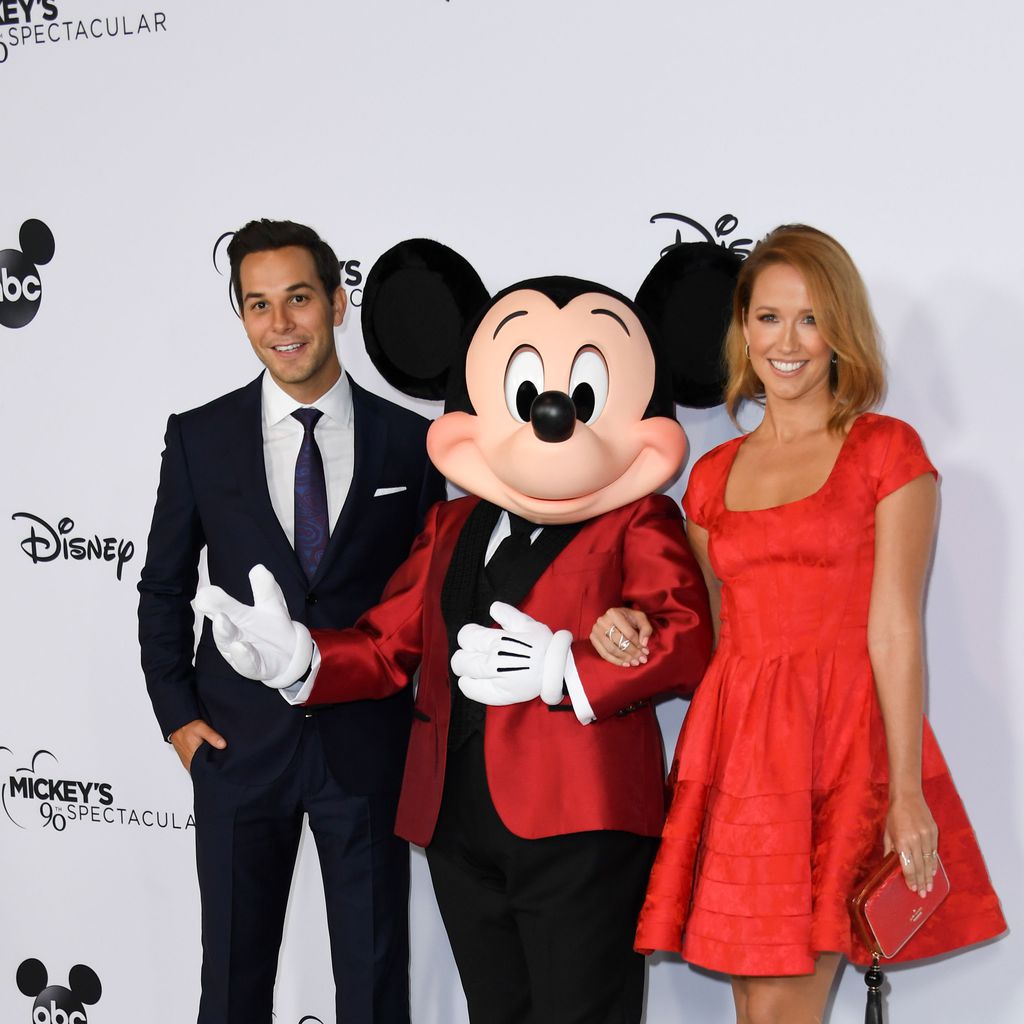 Skylar Astin, Micky Maus und Anna Camp