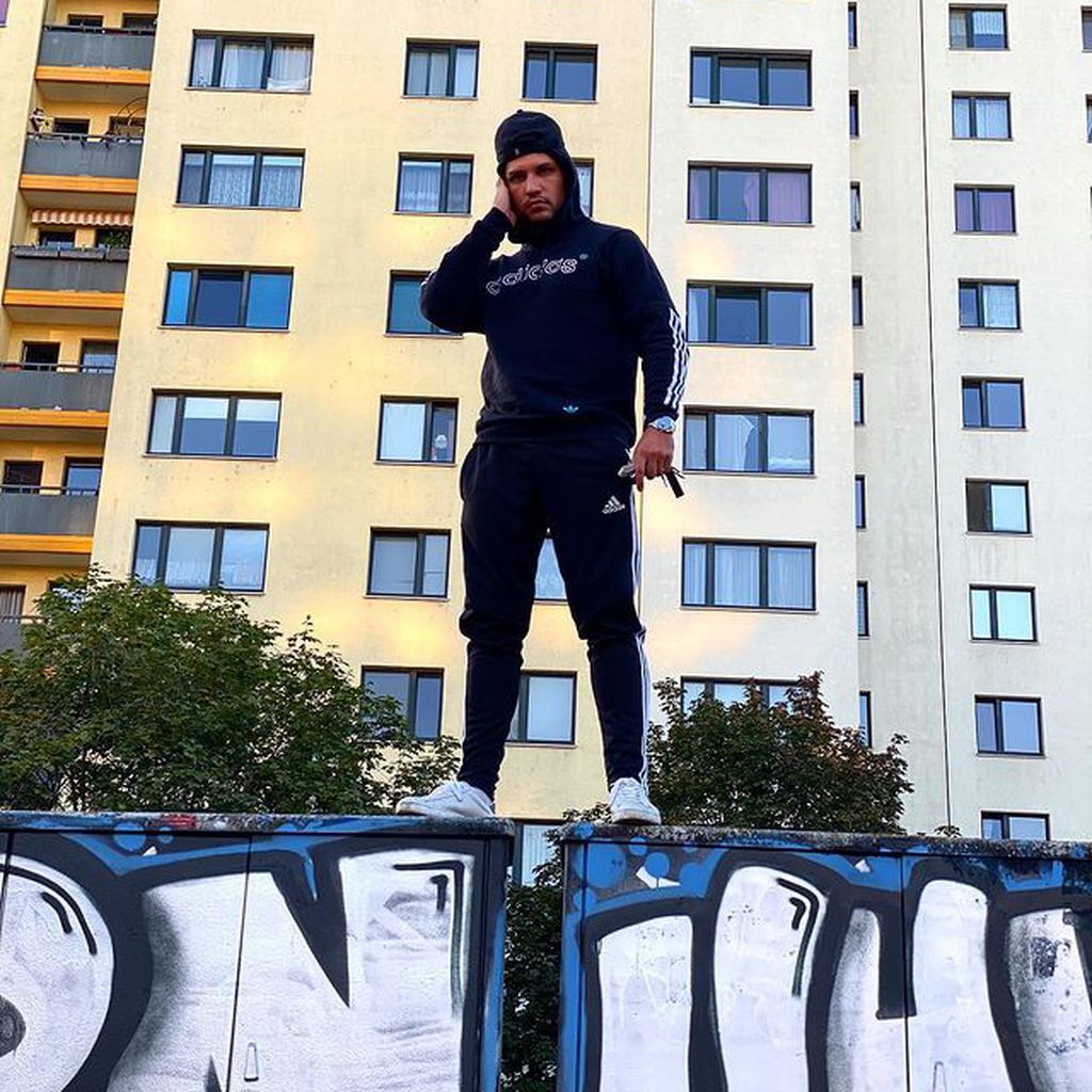 Slavik, Entertainer