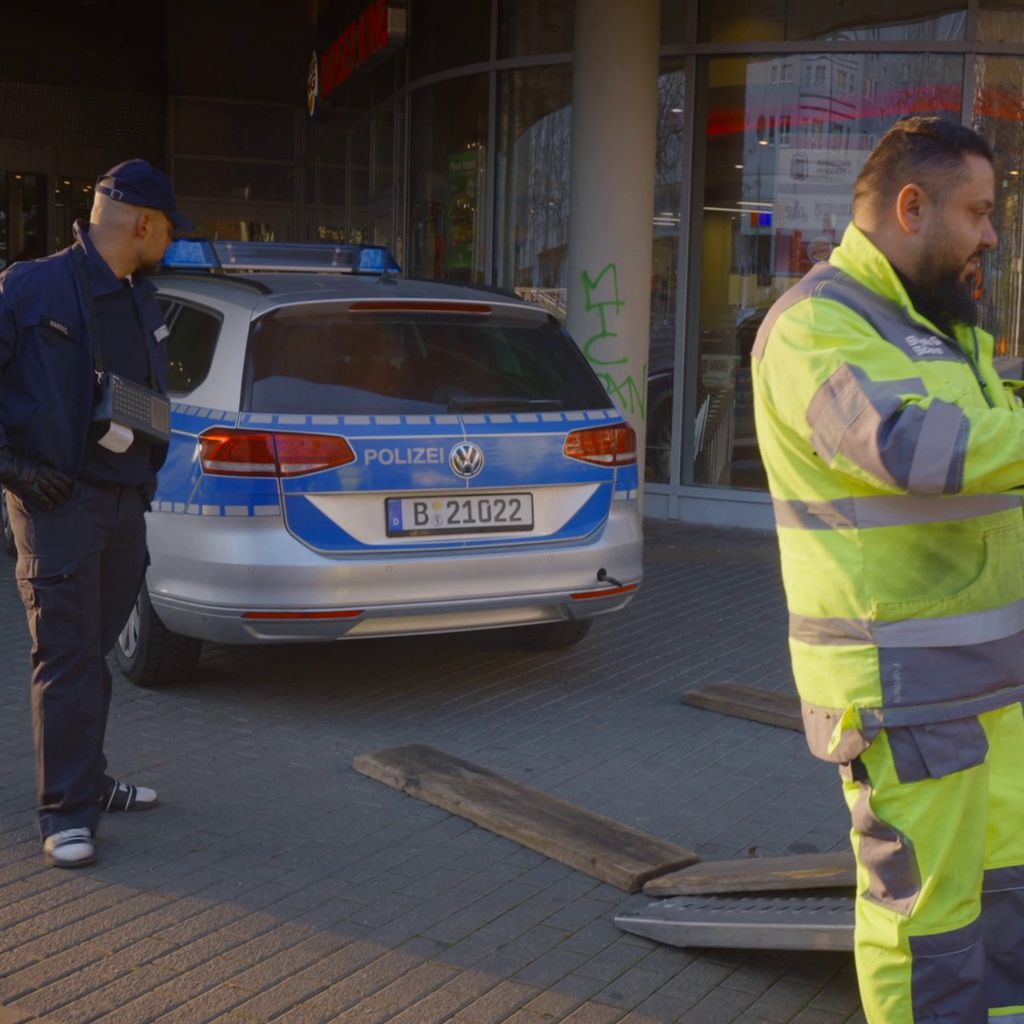 Slavik beim Abschleppen der Polizei
