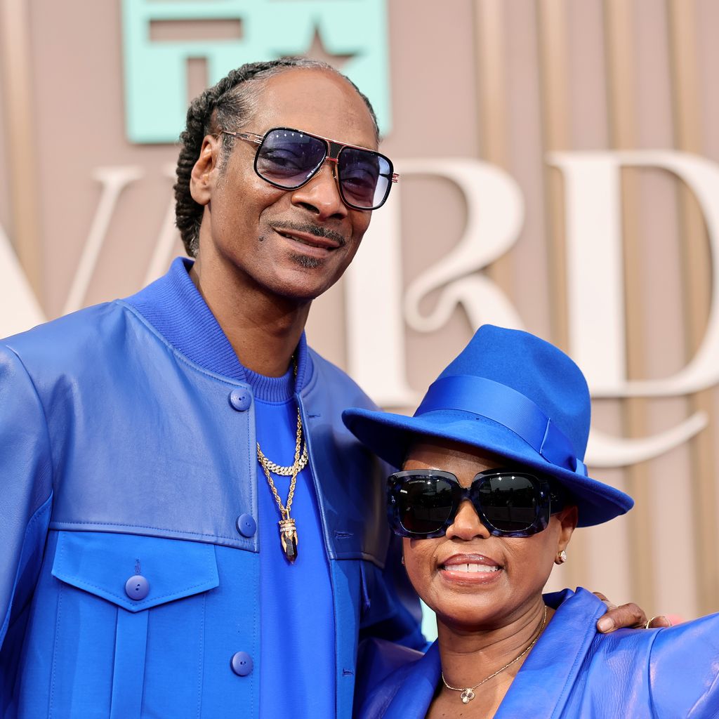 Snoop Dogg posiert mit seiner Frau Shante Broadus, Juni 2025