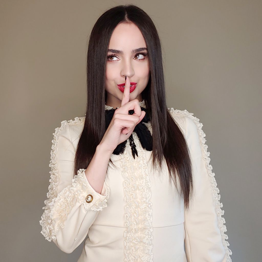 Sofia Carson aus "Pretty Little Liars: The Perfectionists"