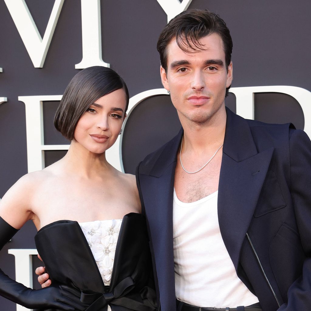 Sofia Carson und Corey Mylchreest, Juli 2025