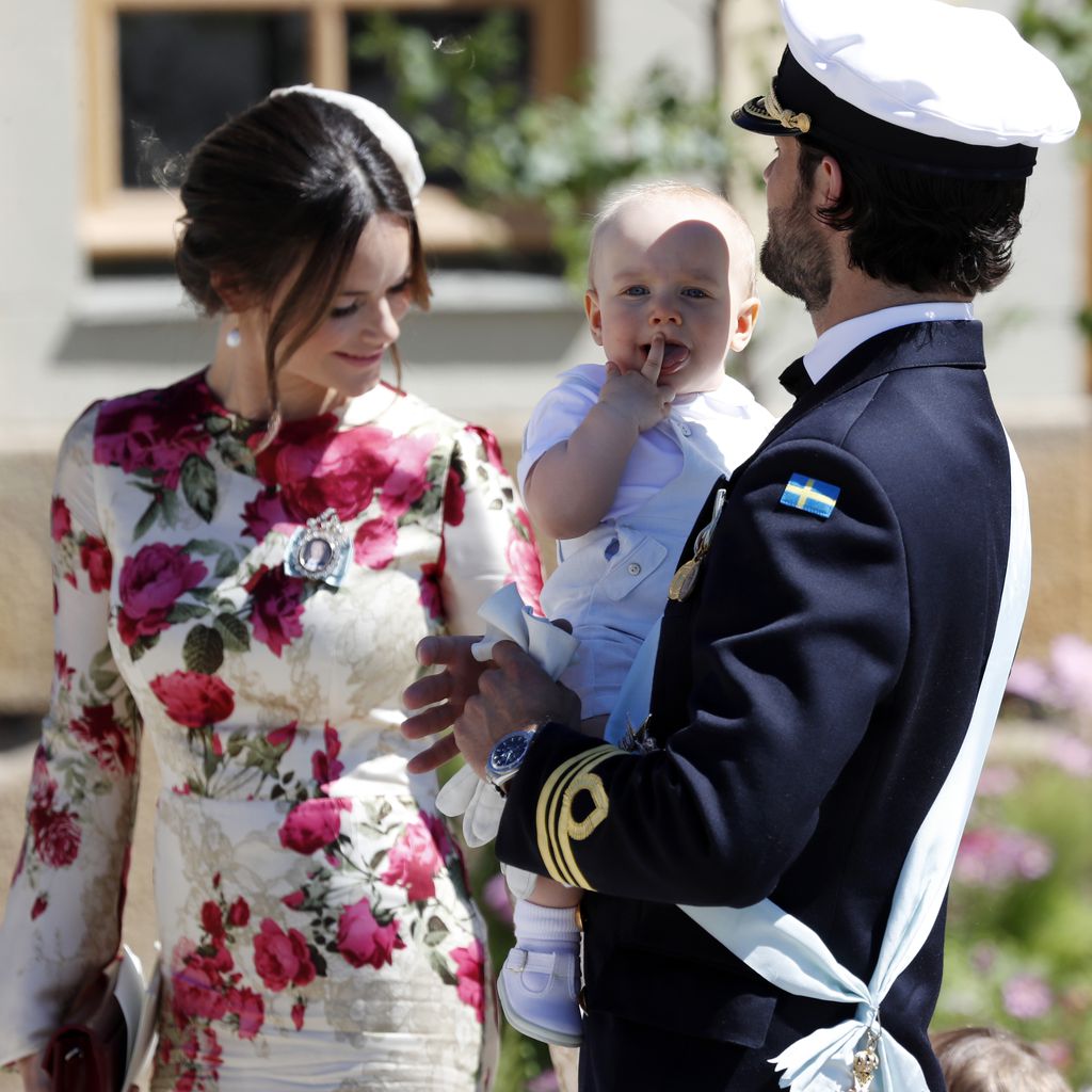 Sofia, Gabriel ud Carl Philip von Schweden bei der Taufe von Adrienne