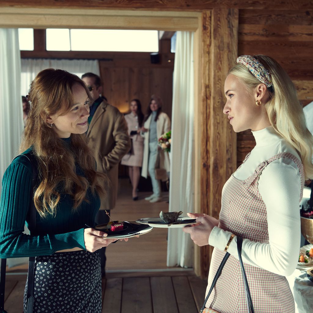 Sofie Eifertinger und Valerie Huber als Lisi und Vanessa bei "Kitz"