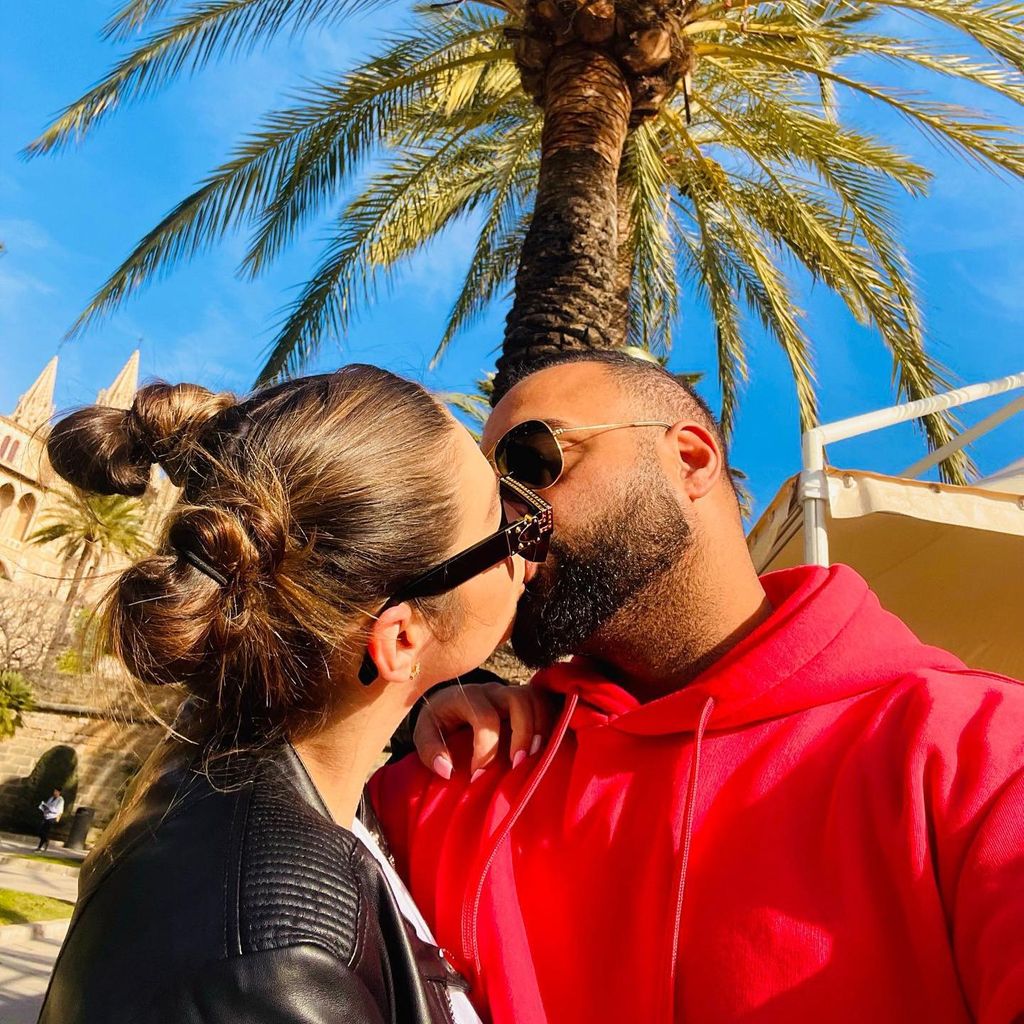Sohel Abdoulkhanzadeh und seine Freundin im März 2022