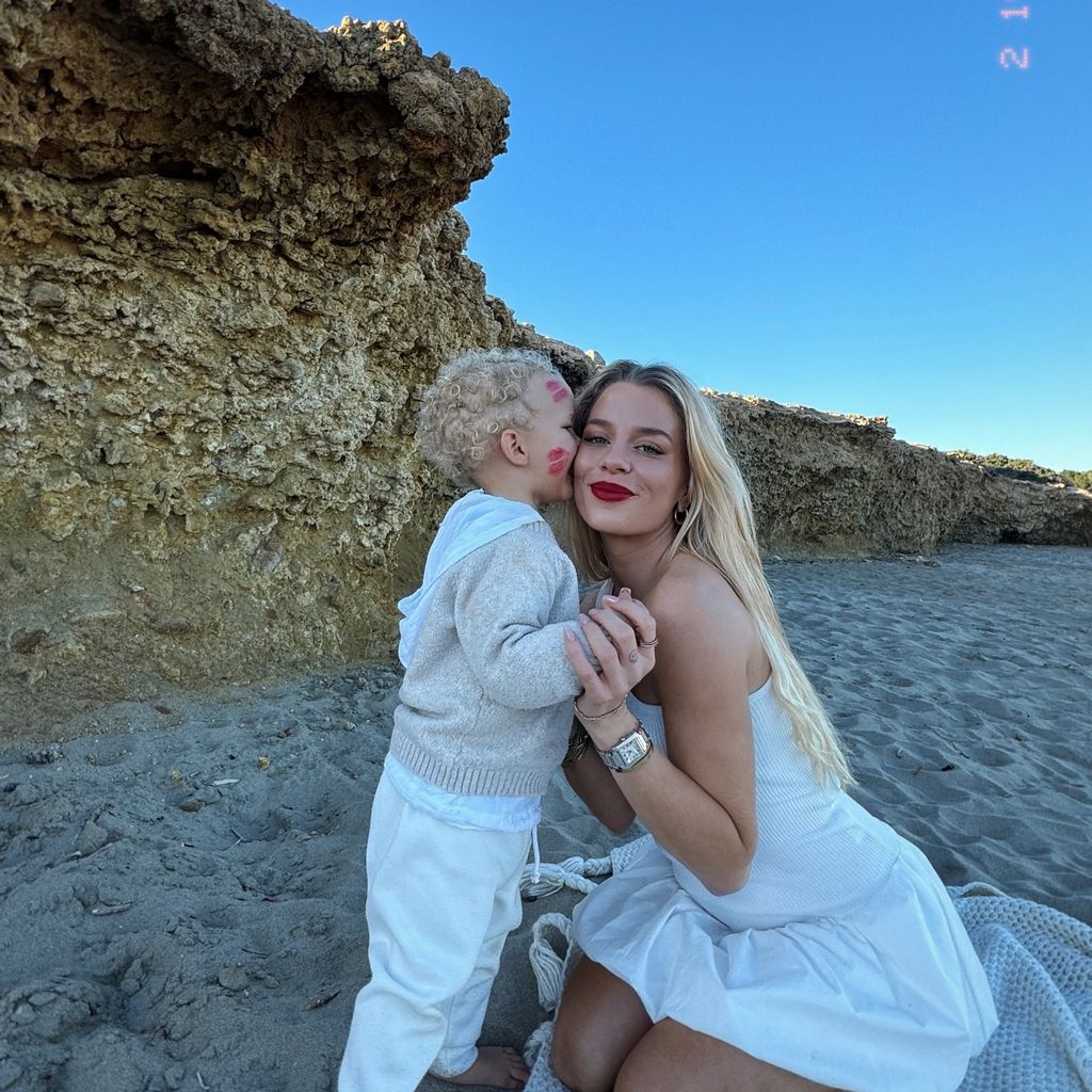 Emely Hüffer und ihr Sohn Ocean, Februar 2025