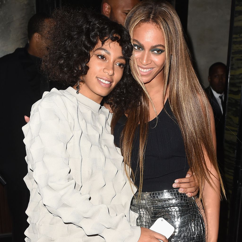Solange Knowles mit ihrer großen Schwester Beyoncé