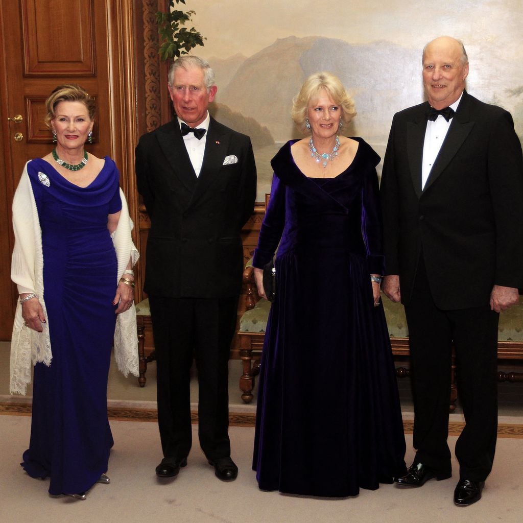 Offizielles Foto von Sonja von Norwegen, Prinz Charles, Camilla, Herzogin von Cornwall, und Harald von Norwegen im Königspalast in Oslo