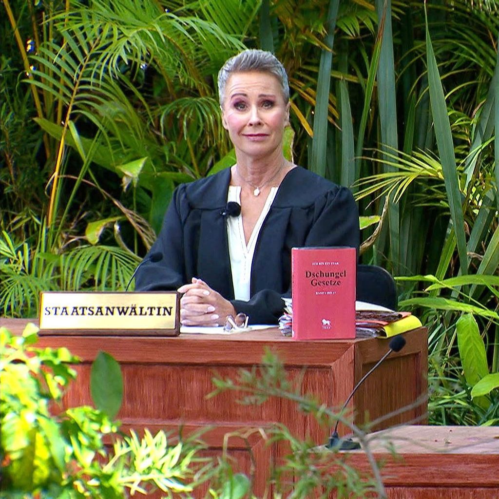 Sonja Zietlow und Daniela Büchner bei "Ich bin ein Star – Showdown der Dschungel-Legenden"