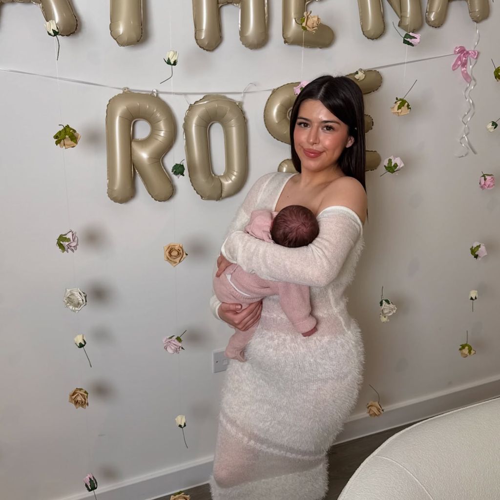 Sophia Grace Brownlee mit ihrer Tochter Athena Rose