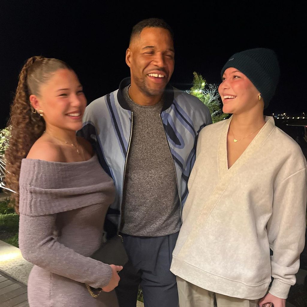 Michael Strahan mit seinen Töchtern Sophia und Isabella, Januar 2024