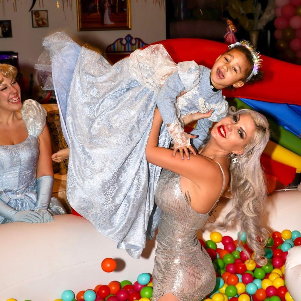 Sophia Vegas mit ihrer Tochter Amanda, Februar 2023