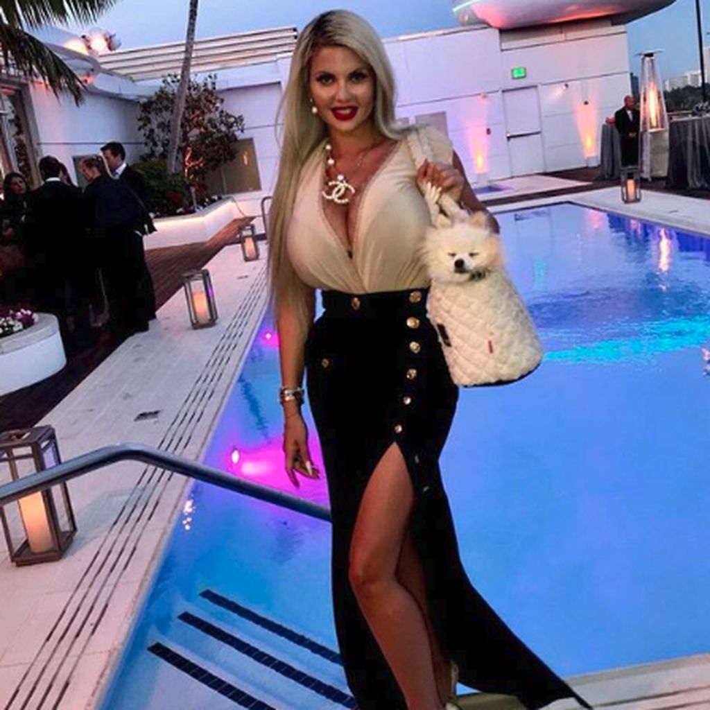 Sophia Vegas mit ihrem Hund Barney, Juni 2018